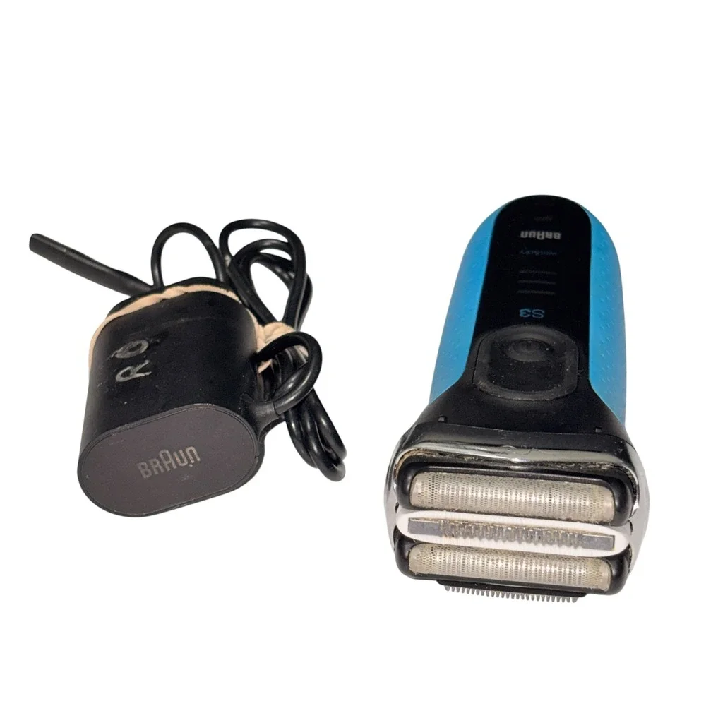 Braun Series 3 3040s Wet & Dry Electric Foil Shaver Blue w/ Charger Works Great!